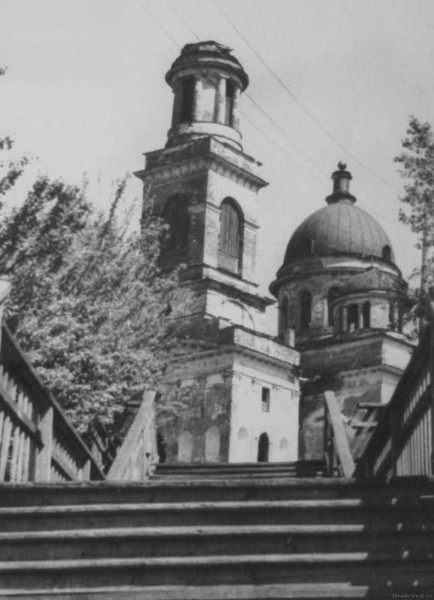 Михайло-Архангельский храм с лестницей. 1950-е года.