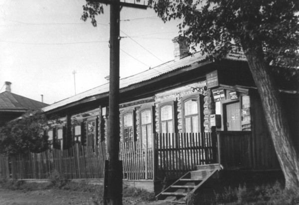 Сберкасса по ул. Гоголя. Дом снесен. Фото из архива библиотеки им. Пушкина.