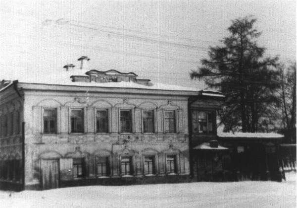 Дом Фёдора Фёдоровича Тутышкина, лесничего Ревдинской лесной дачи. Улица Розы Люксембург (2-я Казённая). Фото из архива С. Новиков.